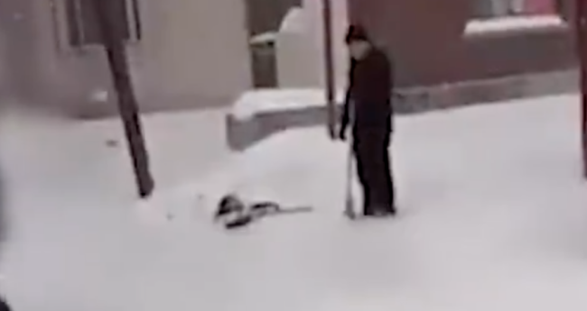 黑龙江男子疑酒后睡着冻死街头,警方:属实