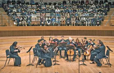 加强纽带关系_与少数民族人民沟通_拉紧人民的纽带 增进人心的沟通