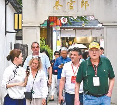 拉紧人民的纽带 增进人心的沟通_加强纽带关系_与少数民族人民沟通