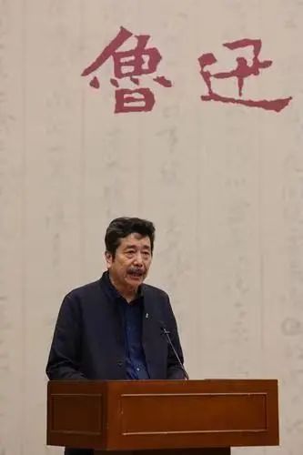 鲁迅看书的时候非常注意什么_鲁迅先生看书的故事_鲁迅孙子：我看书刷视频比例一九开