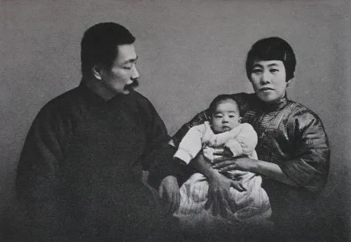 鲁迅孙子：我看书刷视频比例一九开_鲁迅先生看书的故事_鲁迅看书的时候非常注意什么