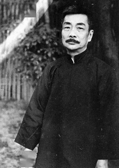 鲁迅孙子：我看书刷视频比例一九开_鲁迅先生看书的故事_鲁迅看书的时候非常注意什么