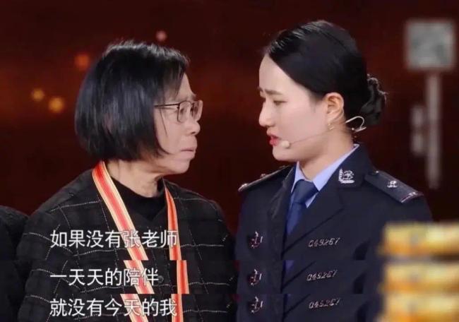 张桂梅称“我本是高山”不是校训 但是每天都要喊