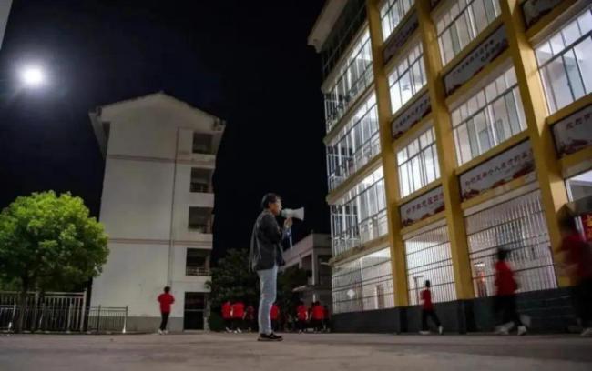 张桂梅称“我本是高山”不是校训 但是每天都要喊