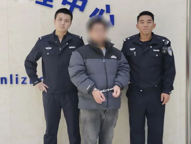 男子心情烦闷用指甲划伤18辆车 警方抓捕“金刚狼”