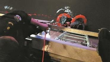 突遇市民落水    巡江执法队员急救起