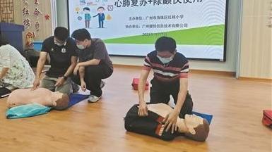 男子打球休息时突发心梗 海珠2位体育老师合力施救