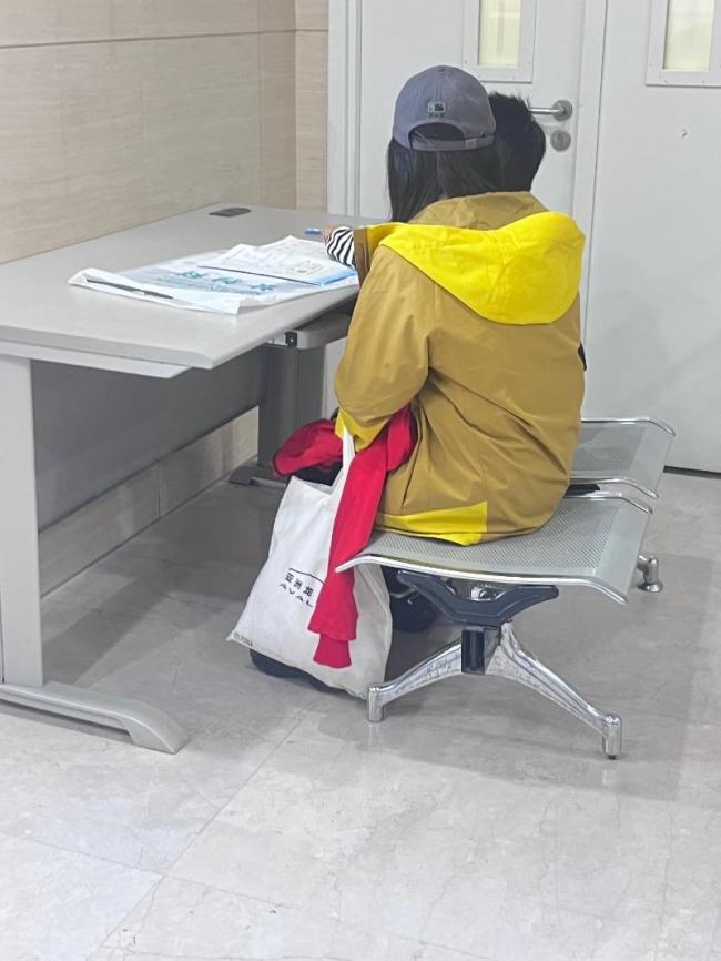 医院儿科床位告急 感染科医生发声是去年同期17.8倍