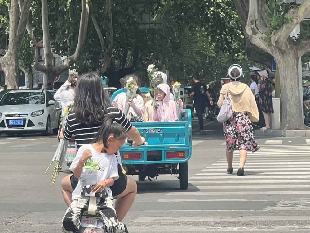 英雄回家_山川同念英雄回家_英雄回家歌曲