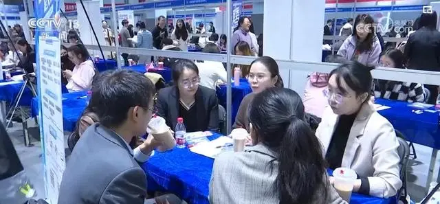 热度折射经济数据分析_热折射效应_数据折射经济“热度”