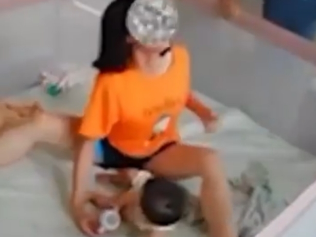 男子多次当着孩子面重拳殴打妻子画面曝光