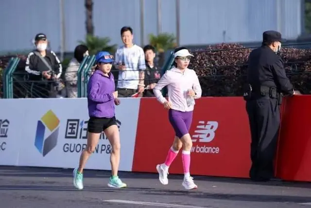 上海马拉松鸣枪起跑_上海马拉松分枪起跑_上海马拉松开跑
