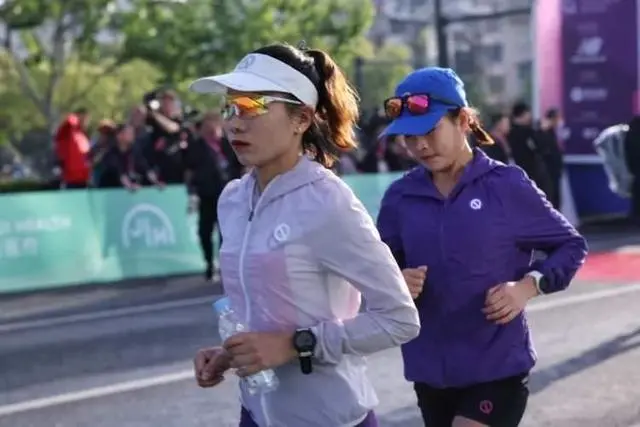 上海马拉松分枪起跑_上海马拉松开跑_上海马拉松鸣枪起跑