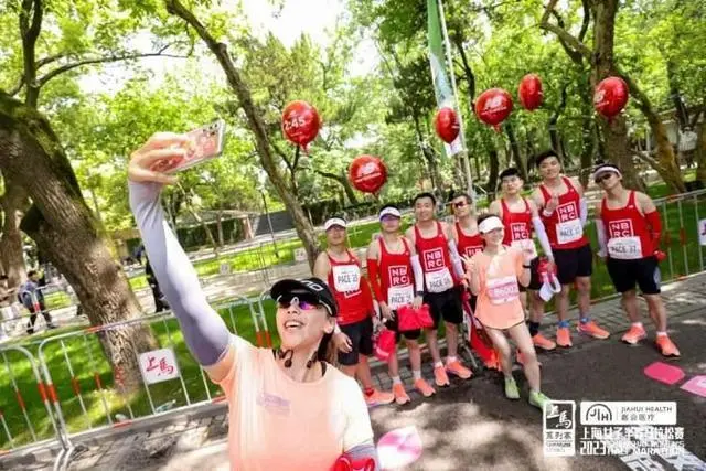 上海马拉松分枪起跑_上海马拉松鸣枪起跑_上海马拉松开跑