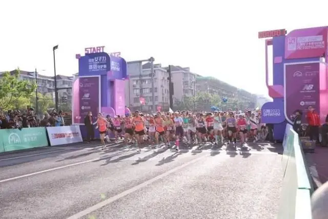 上海马拉松鸣枪起跑_上海马拉松分枪起跑_上海马拉松开跑