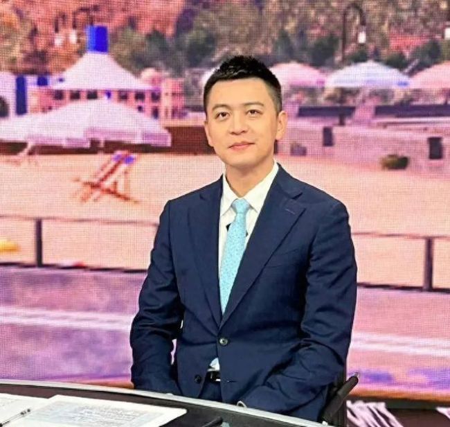 杨鸣妻子疑发长文曝男方出轨细节:罪恶中游泳的人