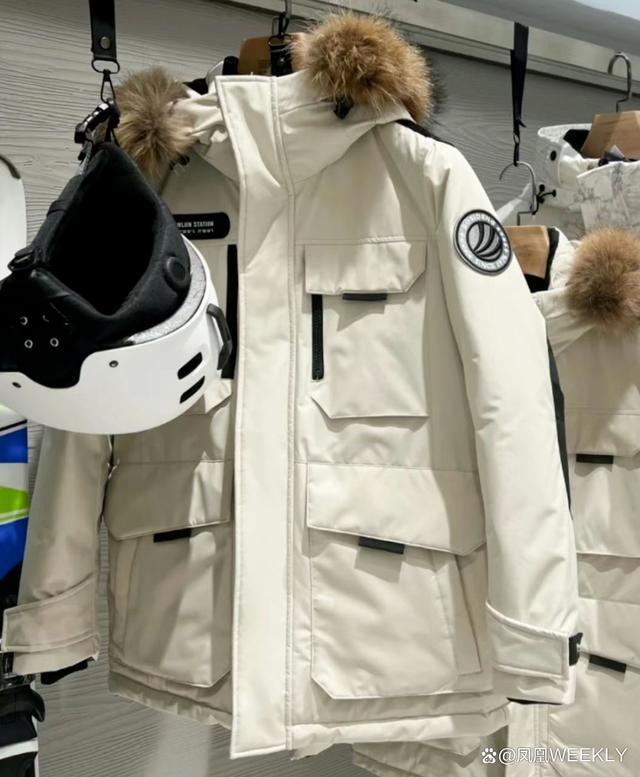 7000元的羽绒服是中产智商税吗?羽绒服涨价把市场让给了军大衣