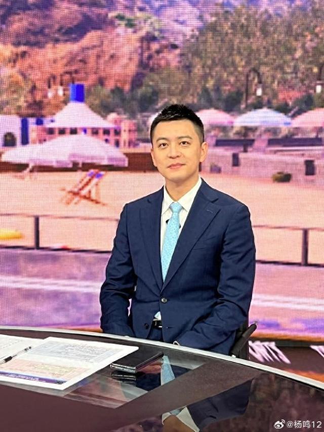 杨鸣曾数次起诉离婚!妻子唐佳良关注律所、删除与杨鸣合影