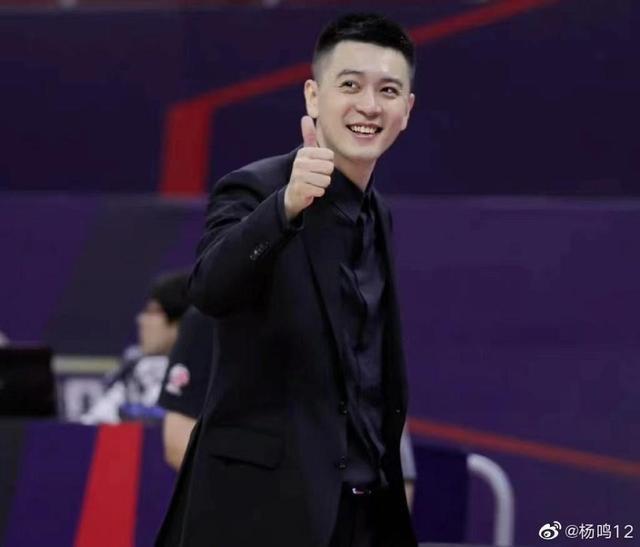 杨鸣曾数次起诉离婚!妻子唐佳良关注律所、删除与杨鸣合影