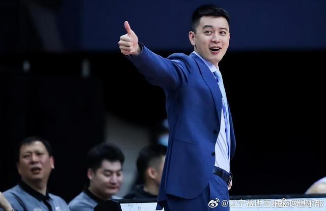 杨鸣曾数次起诉离婚!妻子唐佳良关注律所、删除与杨鸣合影