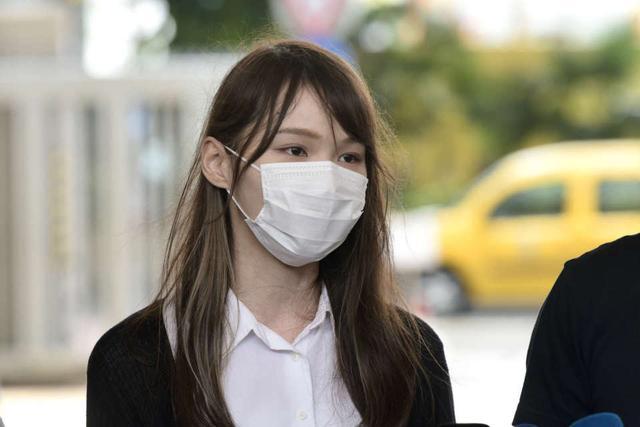 乱港分子周庭弃保潜逃拒绝返港报到