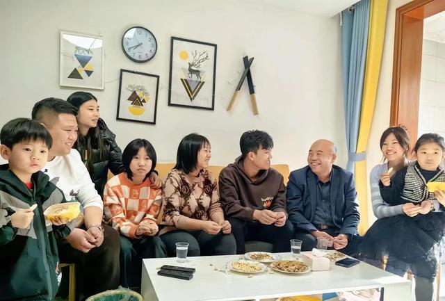 解清帅父亲：对大儿子也有愧疚 他很懂事帮妈妈做饭