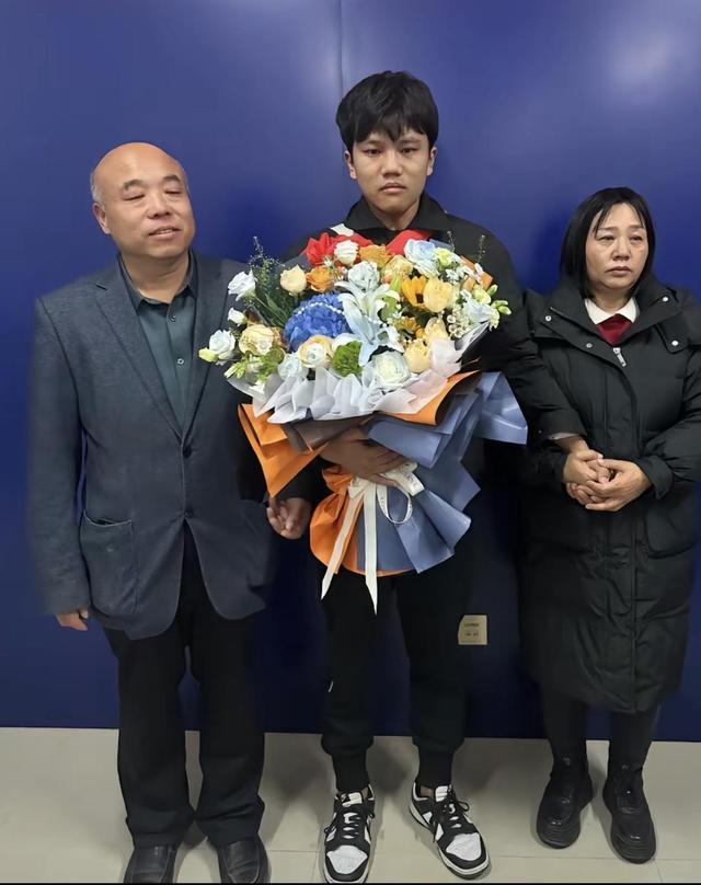 解清帅父亲：对大儿子也有愧疚 他很懂事帮妈妈做饭