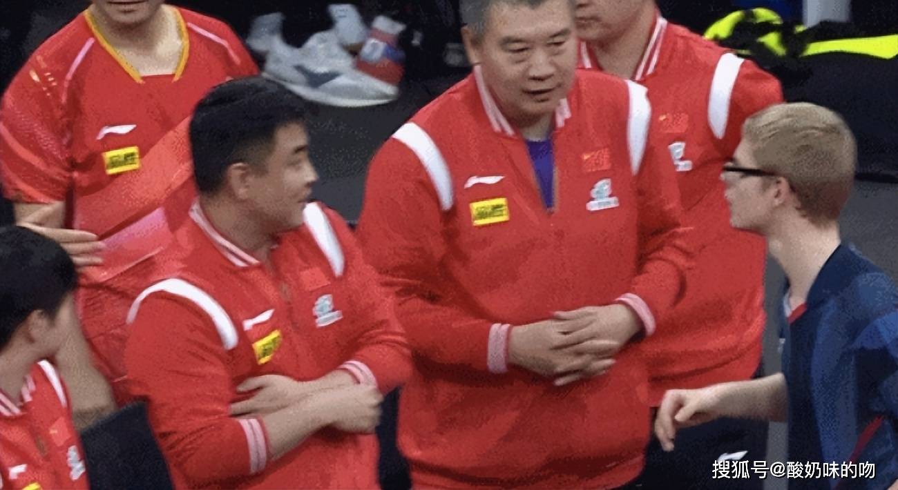 特里布里奇拒绝握手_扬纳基斯拒绝握手_国乒教练组拒绝和勒布伦握手