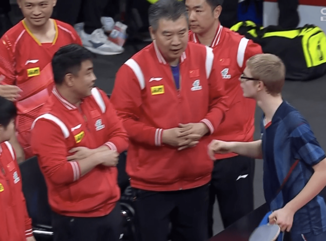 王楚钦惨遭投诉，赛后国乒教练组拒绝和勒布伦握手