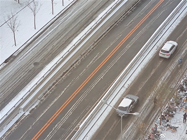 多地迎来今冬初雪 很多人上班迟到了 卢伟冰:10公里80分钟到达公司