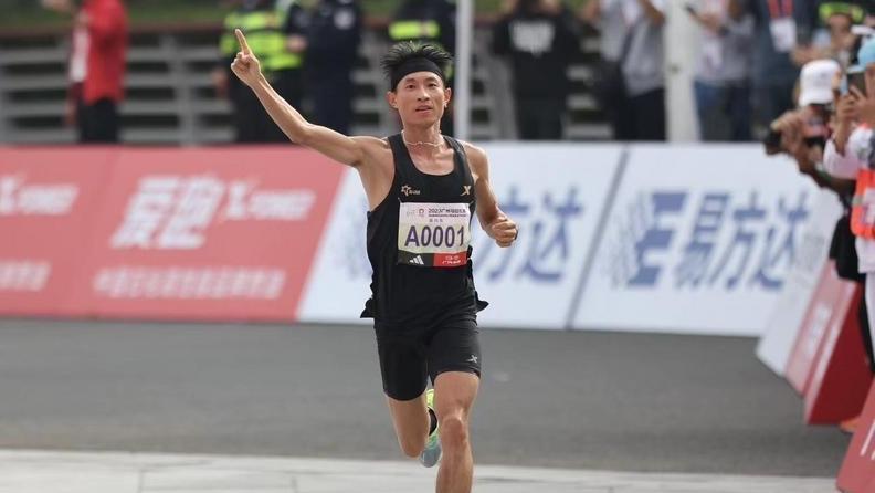 广马现场 | 燃，冠军冲线瞬间！