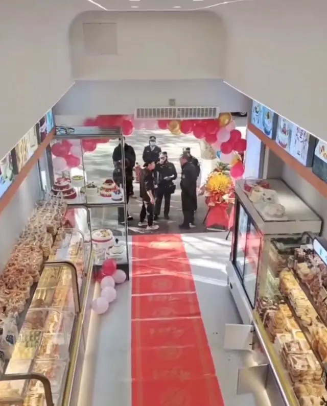 开业蛋糕布置_蛋糕店开业花篮祝福语怎么写_蛋糕店开业门口摆花篮被罚200元