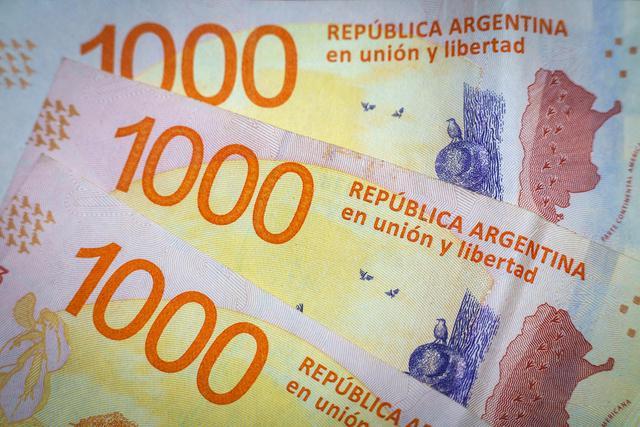 阿根廷官方汇率一次性贬值54% 更多民众将陷入贫困