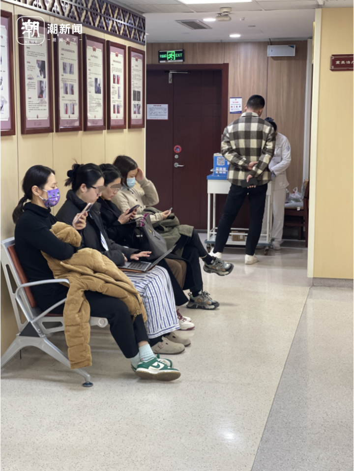 推拿科夜门诊挤满年轻人_儿童推拿门诊_小儿推拿夜间门诊