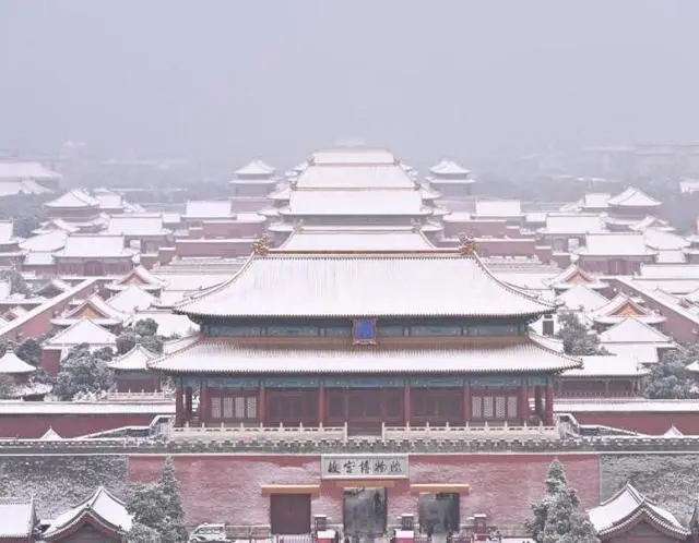 故宫的白雪红墙_红墙白雪 故宫的雪景也太美了_故宫红墙雪景画