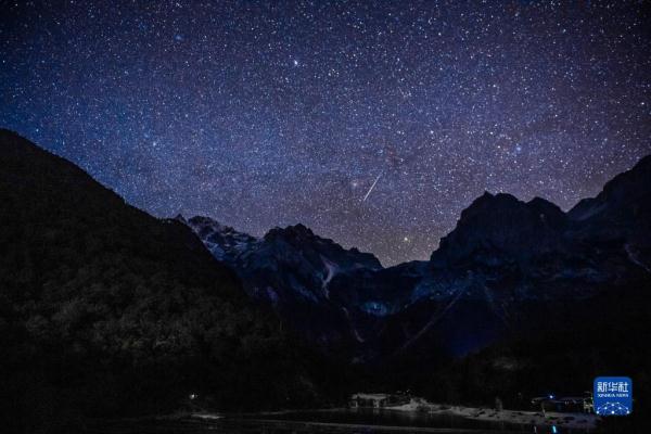 一起看双子座的流星雨_一起来看双子座流星雨_一起看双子座流星雨洒满天际