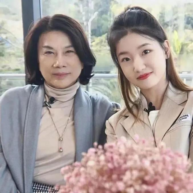 董明珠和孟雨桐_董明珠和孟羽童逛街_董明珠怒斥孟羽童