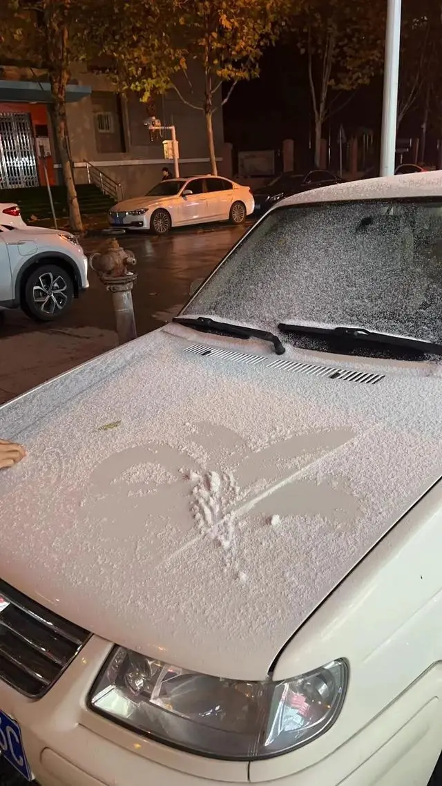 下雪武汉欢乐谷能玩吗_下雪武汉自驾到庐山_武汉下雪