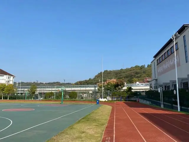 活在“社会想象”之外的中小学老师_活在“社会想象”之外的中小学老师_活在“社会想象”之外的中小学老师