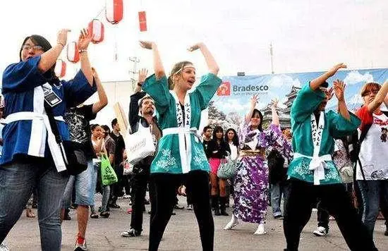 甲国游客a在上海旅游时_法国抢游客_多国开启中国游客“抢人”大战