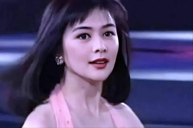 周海媚北京别墅被曝不值钱,在郊区属于六环,和机场距离比较接近