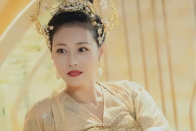 周海媚北京别墅被曝不值钱,在郊区属于六环,和机场距离比较接近