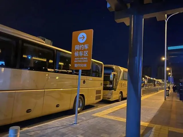 北京常住人口规模“六连降”_北京人口降低_北京常住人口减少