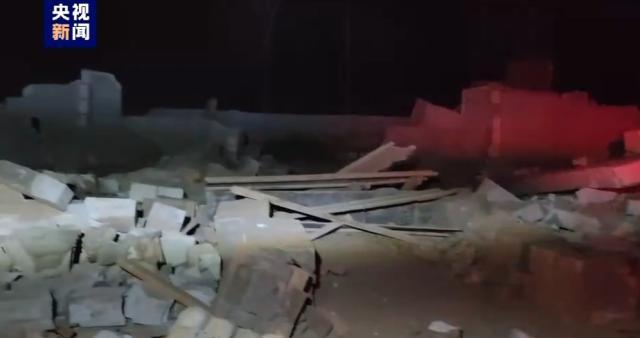 甘肃地震现场：有房屋受损 吊顶垮塌 部分村庄断电