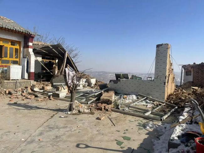 甘肃地震已致127人遇难：夜里-15℃ 被困者或只能坚持十小时