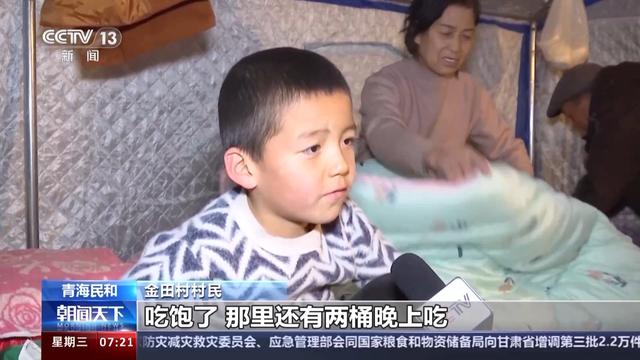 地震后村庄遭砂涌：泥浆浪头高3米_地震后村庄遭砂涌：泥浆浪头高3米_地震后村庄遭砂涌：泥浆浪头高3米