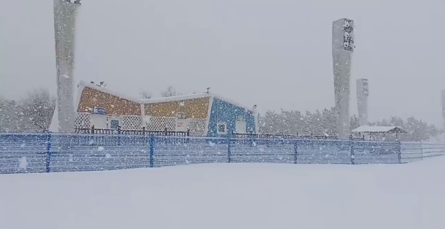 烟台威海遭遇极端性冷流暴雪 “雪窝”烟台冷流雪还在继续！