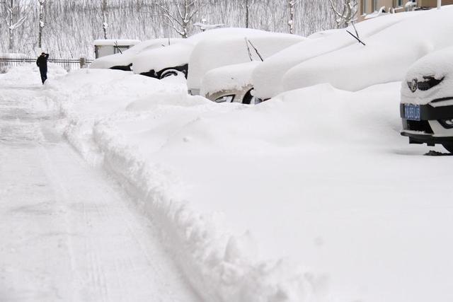 烟台威海遭遇极端性冷流暴雪 “雪窝”烟台冷流雪还在继续！