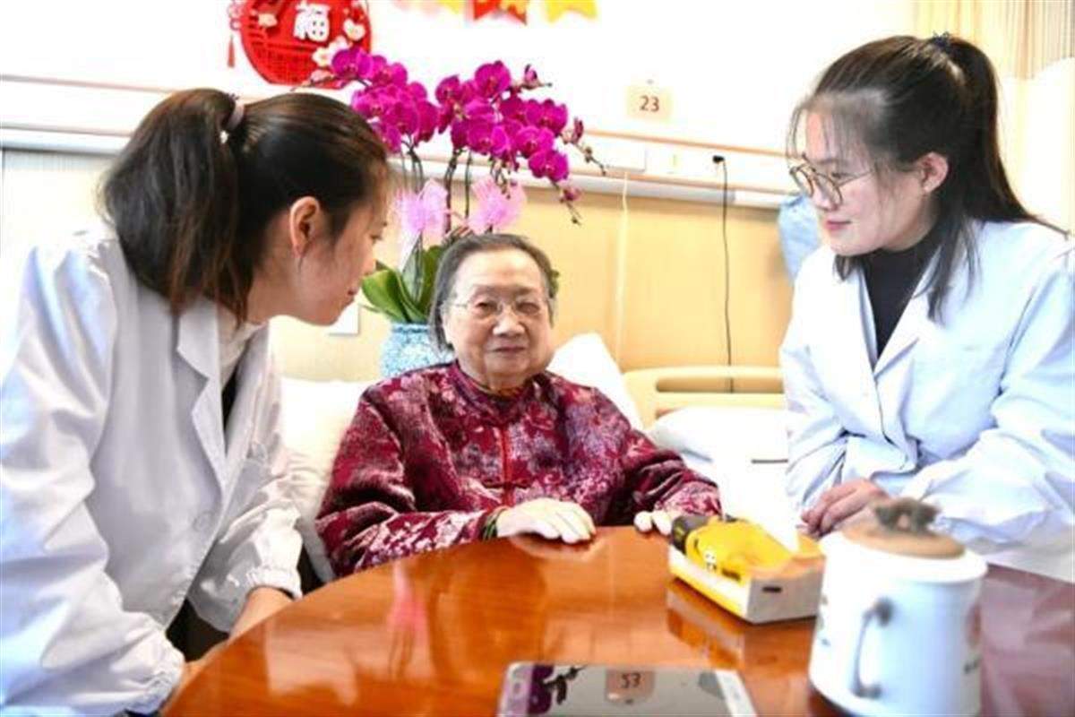 103岁国医大师朱南孙逝世，生前分享长寿秘诀“做人最重要的是开心”