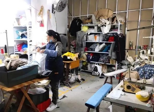 旧羽绒服改造手工制作大全_女生把旧羽绒服改羽绒被省下千元_旧羽绒服怎么改